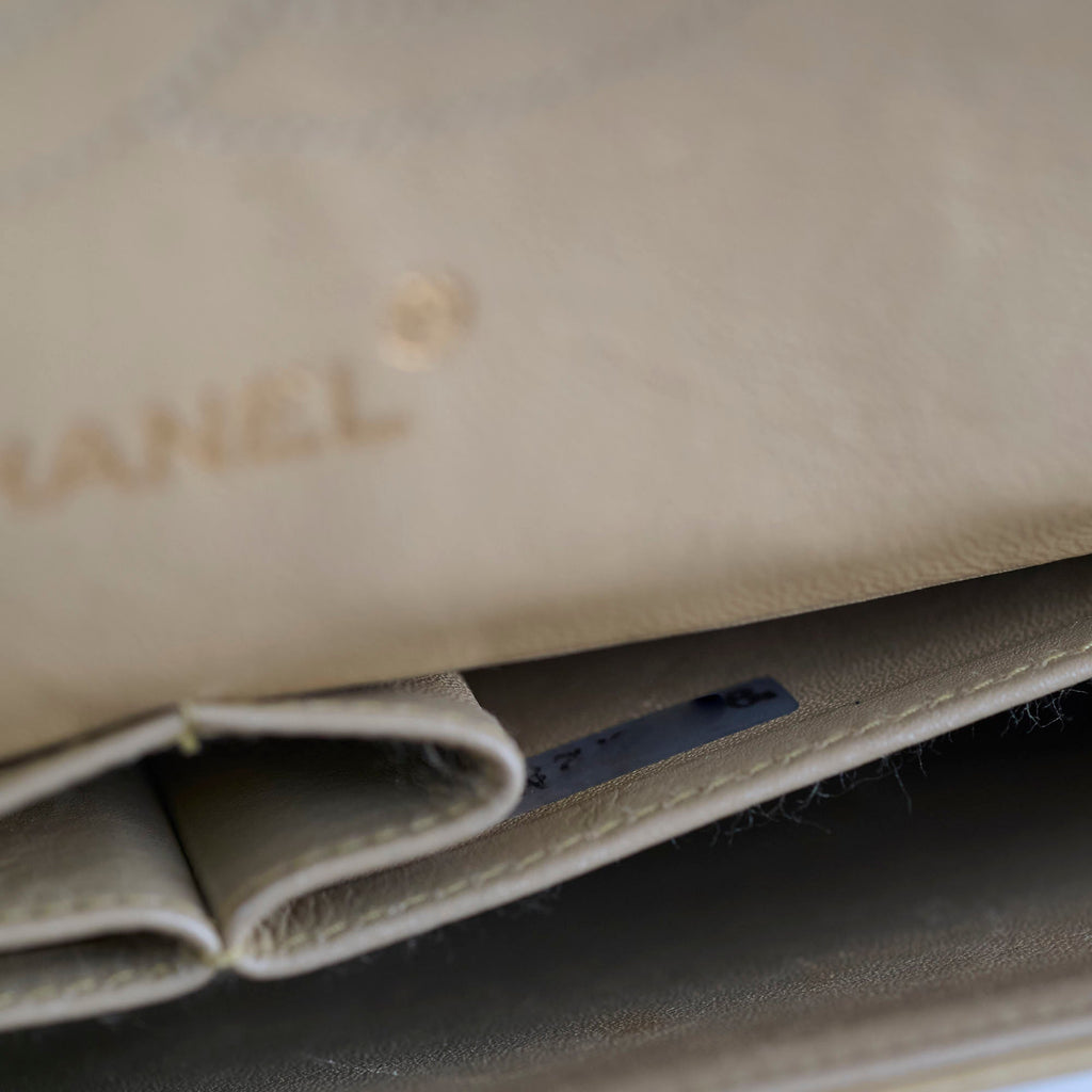 Chanel Vintage 24k M/L Classic Flap Beige