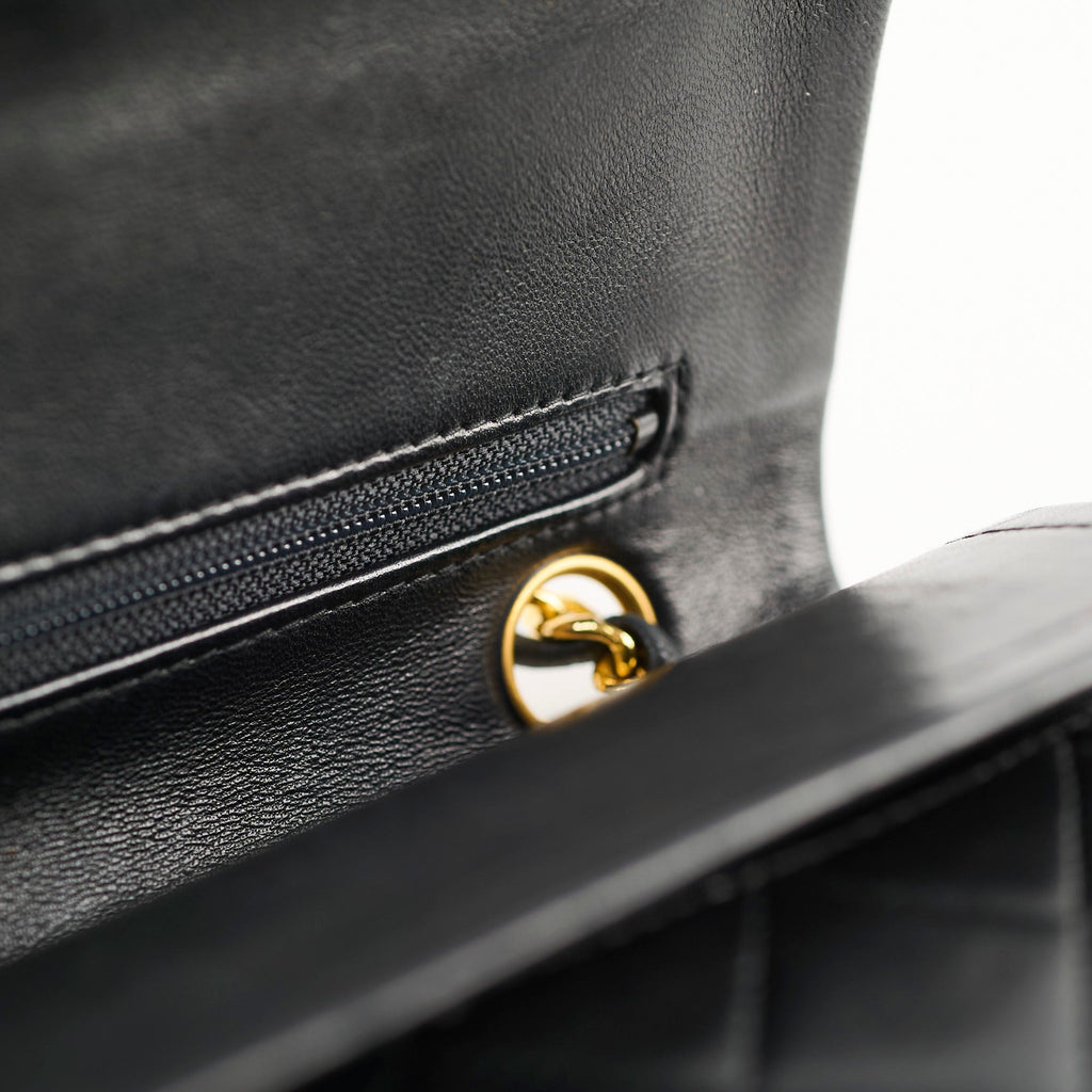 Chanel Vintage Classic Flap Small Lambskin Black - Series 1