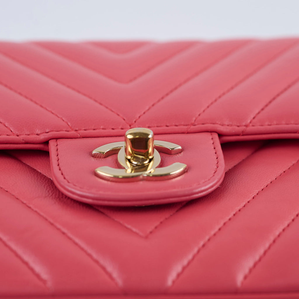 Chanel Medium Chevron Classic Flap Pink Calfskin