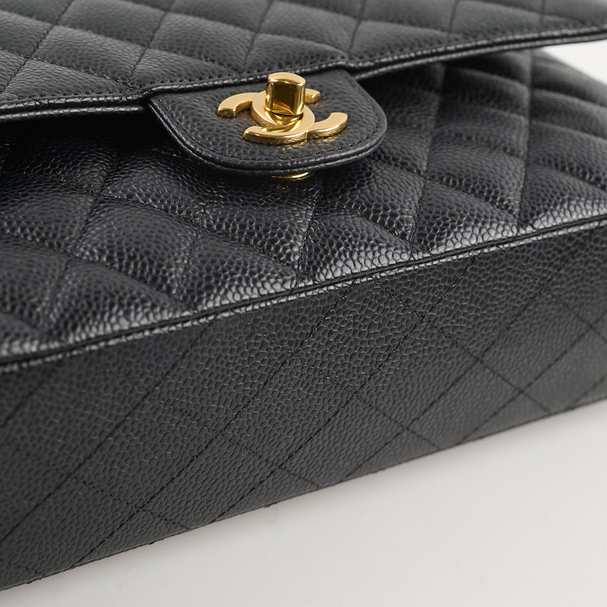 Chanel M/L Classic Flap Caviar Black (Microchipped)