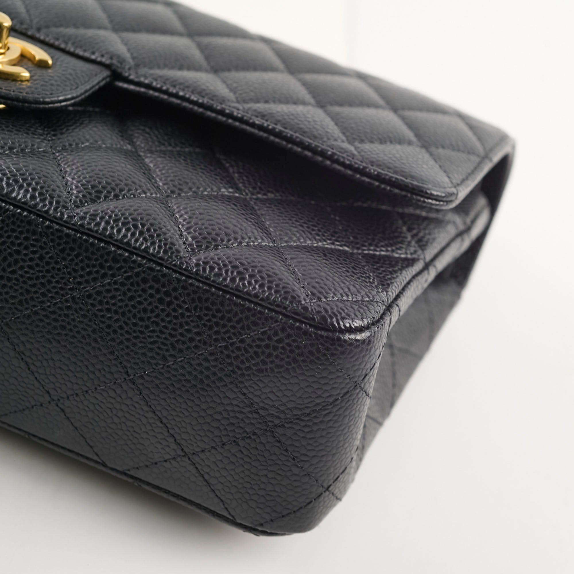 Chanel M/L Classic Flap Caviar Black (Microchipped)