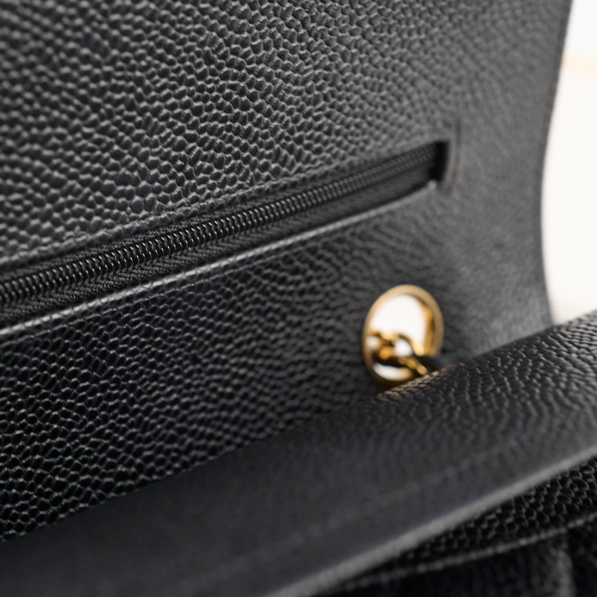 Chanel M/L Classic Flap Caviar Black (Microchipped)