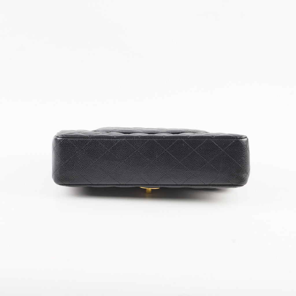Chanel Caviar Medium Medium/Large Classic Flap