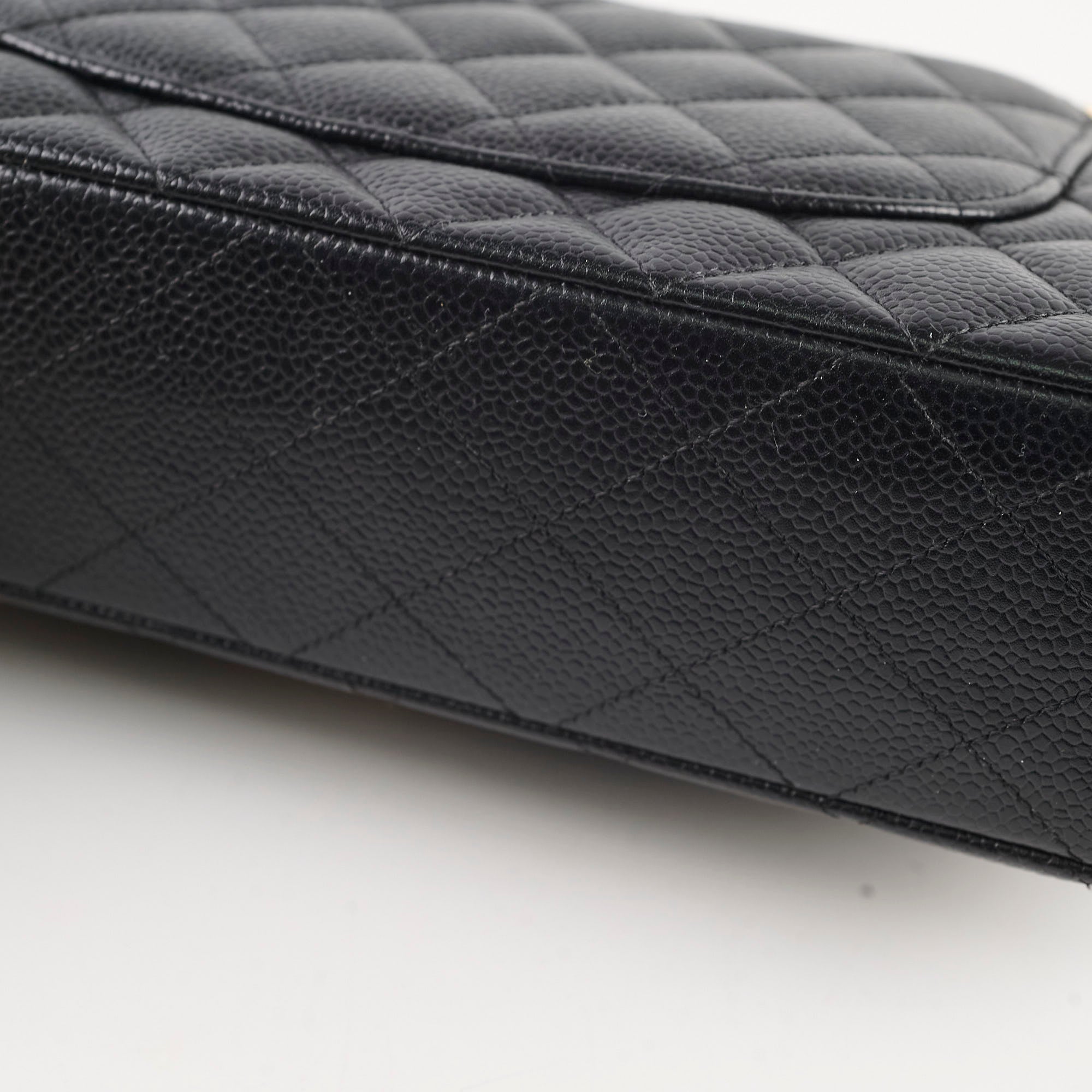 Chanel Caviar Medium Medium/Large Classic Flap