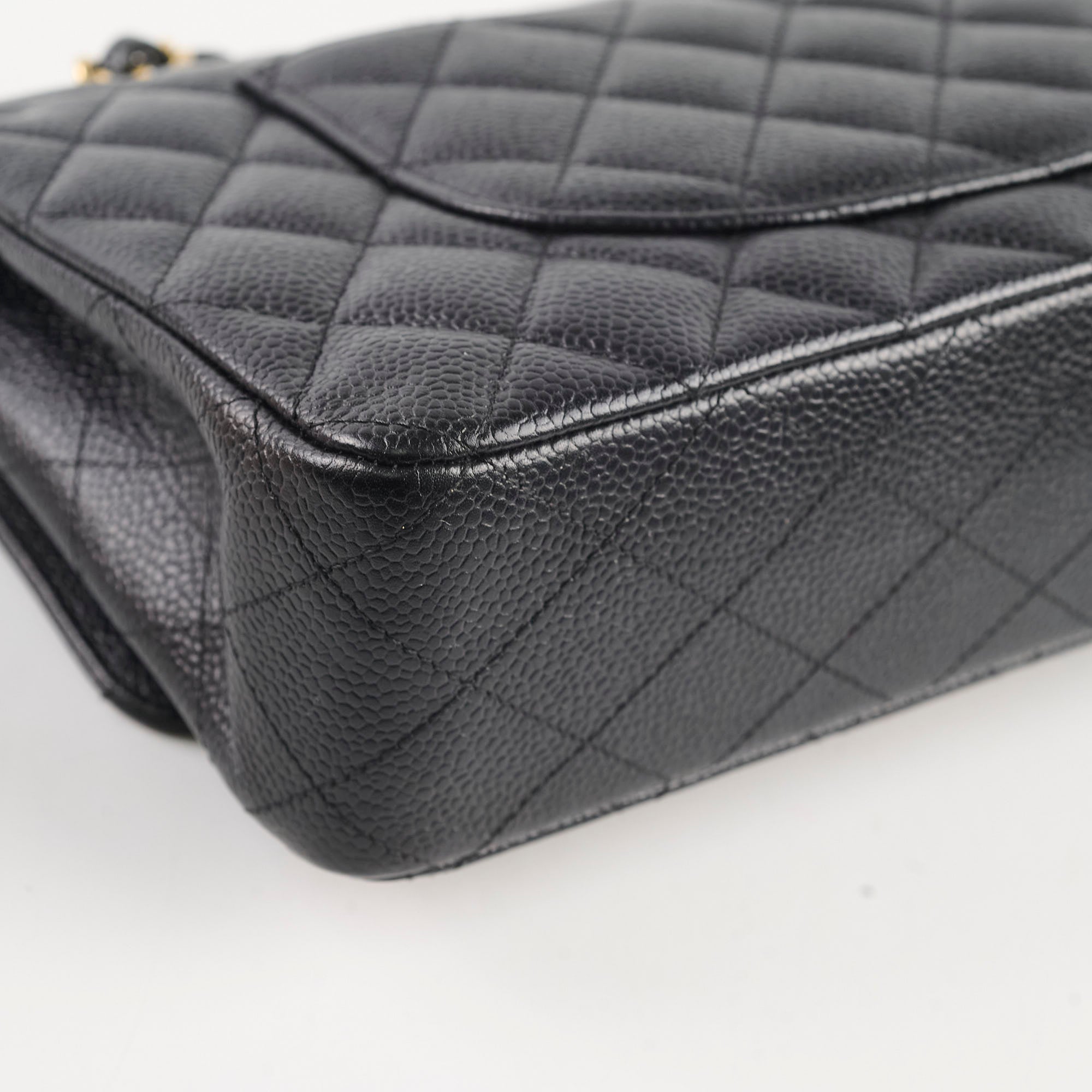 Chanel Caviar Medium Medium/Large Classic Flap