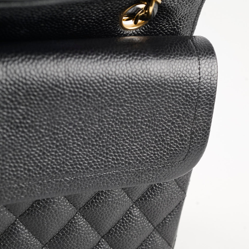 Chanel Caviar Medium Medium/Large Classic Flap