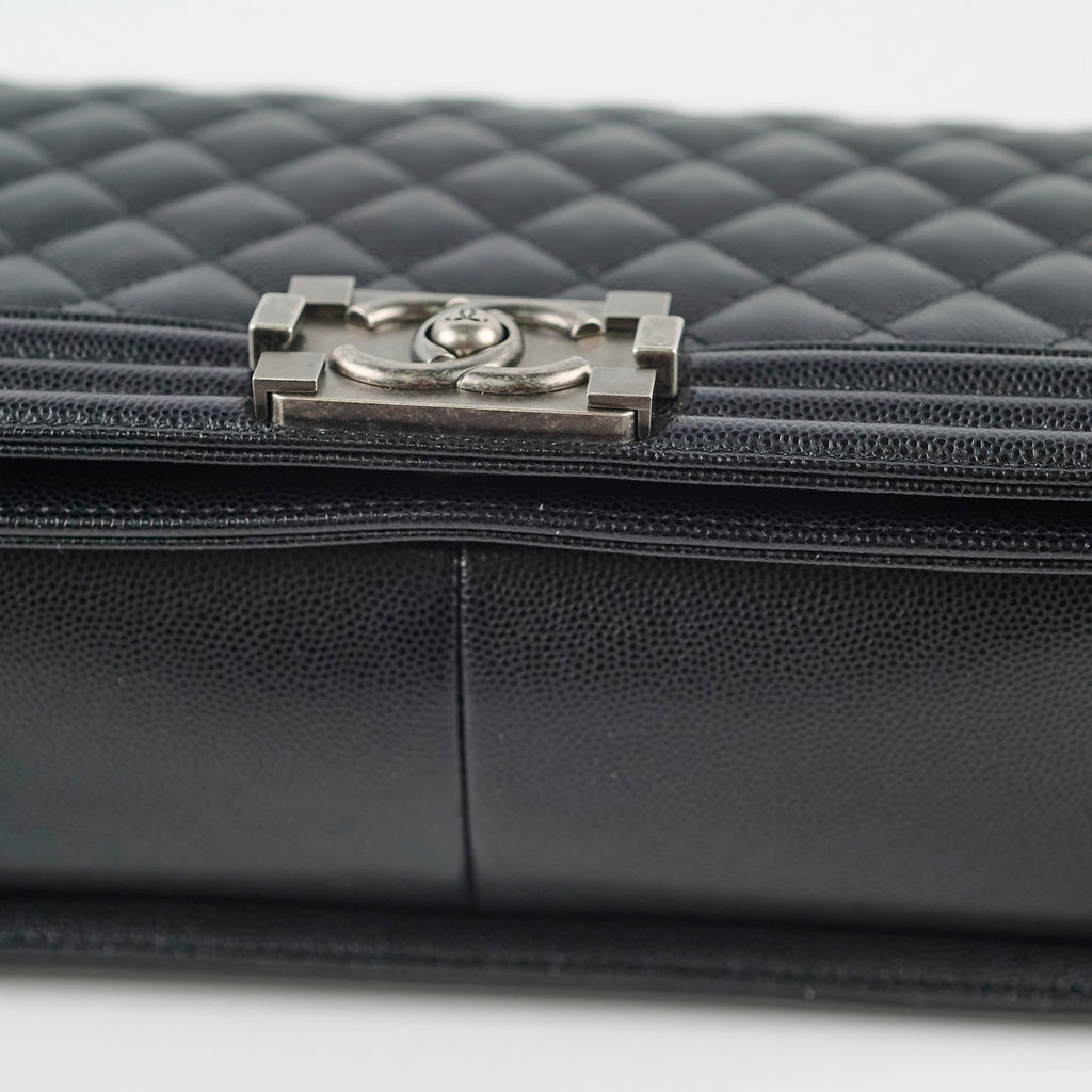 Chanel Old Medium Classic Flap Black Caviar Ruthenium HW (microchip)