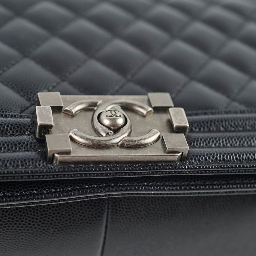 Chanel Old Medium Classic Flap Black Caviar Ruthenium HW (microchip)