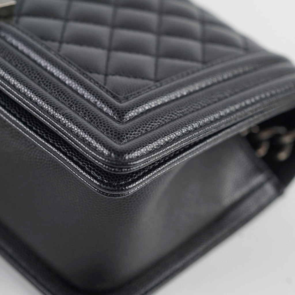 Chanel Old Medium Classic Flap Black Caviar Ruthenium HW (microchip)