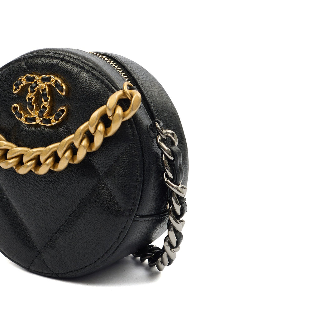 Chanel Cross Body Chain Around - Clutch in Black, Lambskin Leather