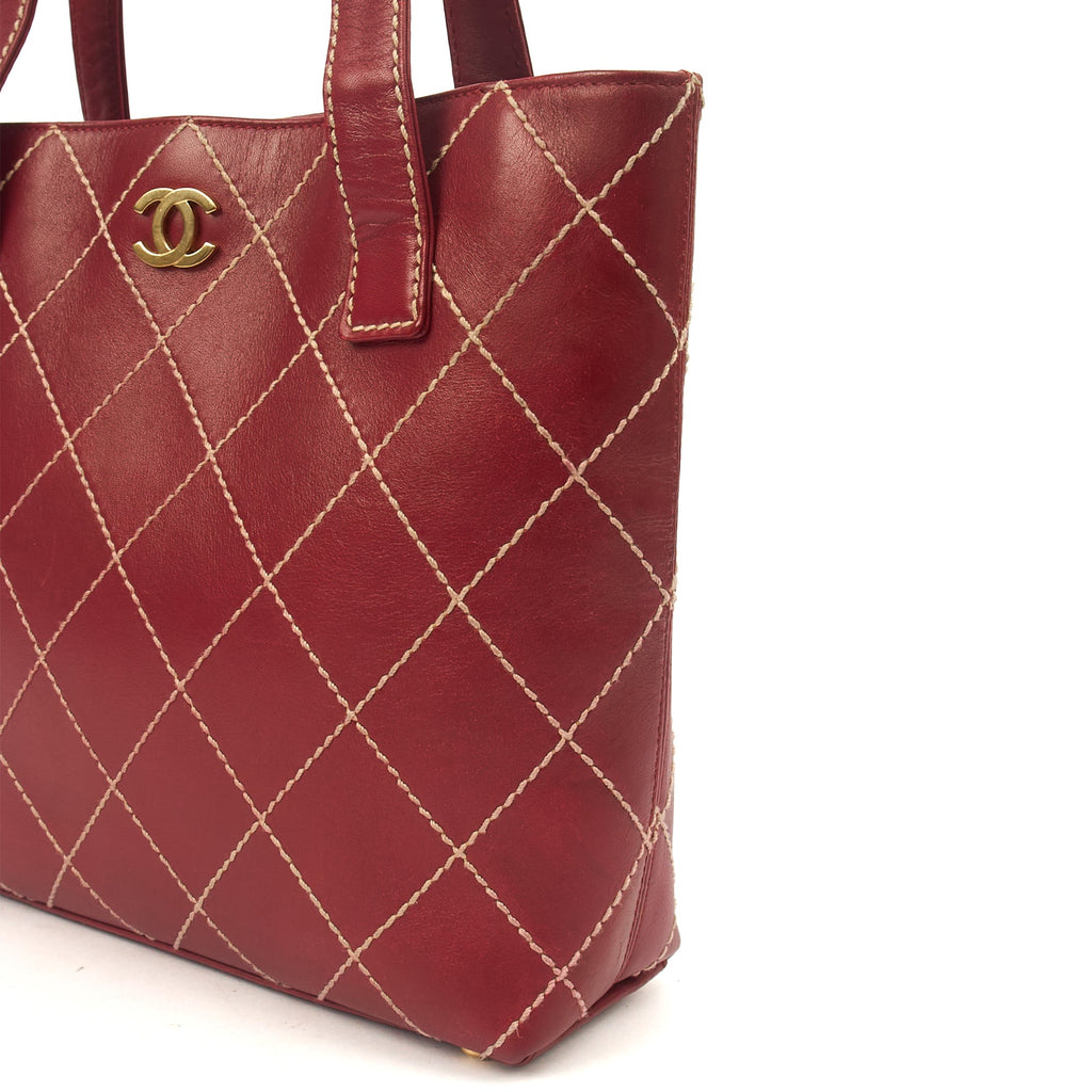 Chanel Tote Vintage Tote in Red, Calfskin Leather