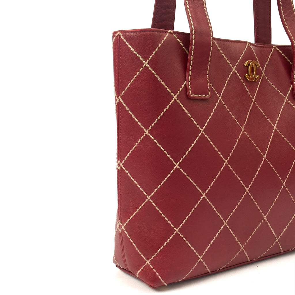 Chanel Tote Vintage Tote in Red, Calfskin Leather