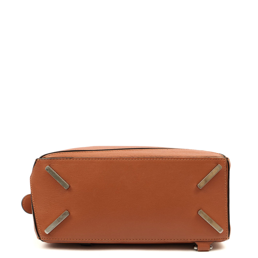 Loewe Cross Body Puzzle - Medium in Brown, Leather