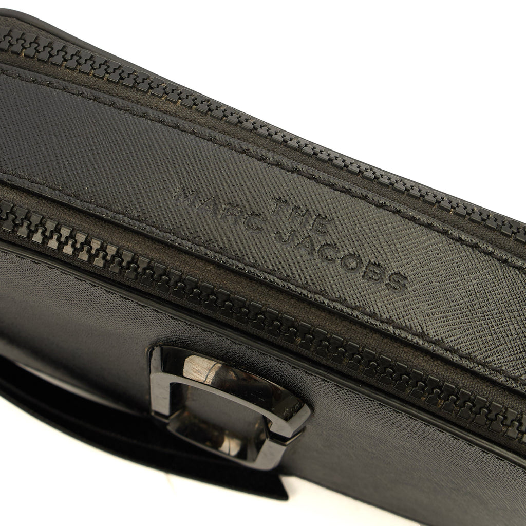 Marc Jacobs Cross Body Snapshot in Black, Leather