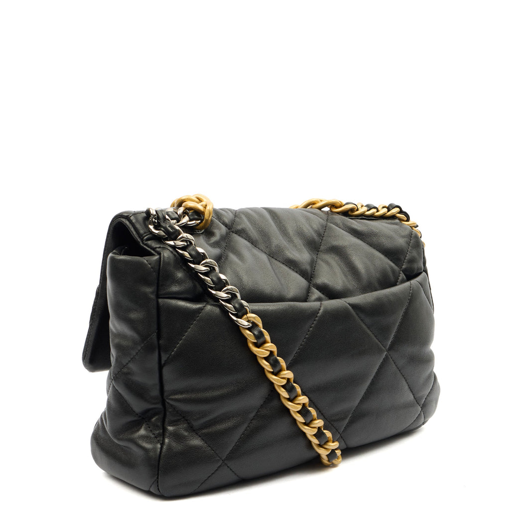 Chanel Shoulder Bag Chanel 19 in Black, Calfskin Leather