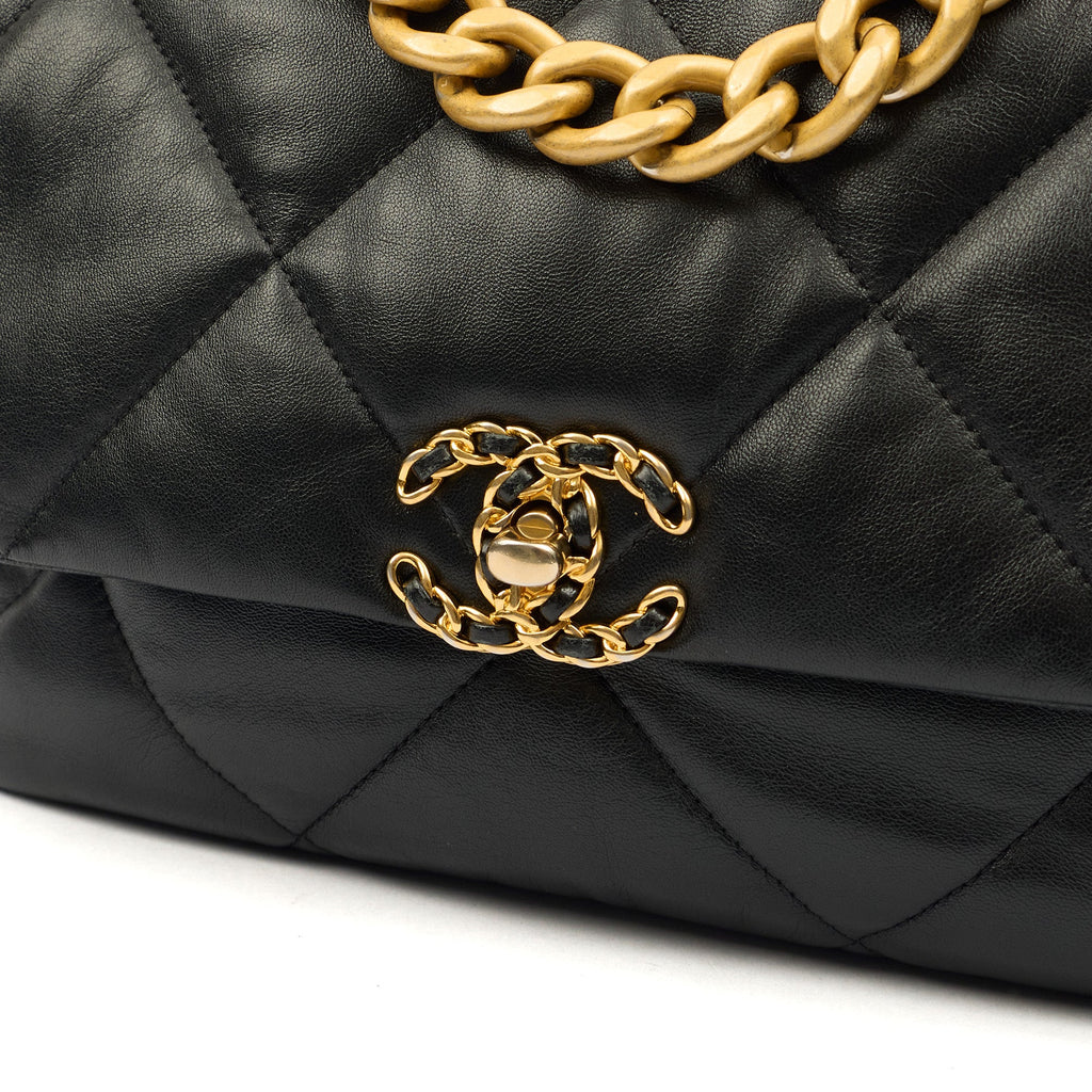 Chanel Shoulder Bag Chanel 19 in Black, Calfskin Leather