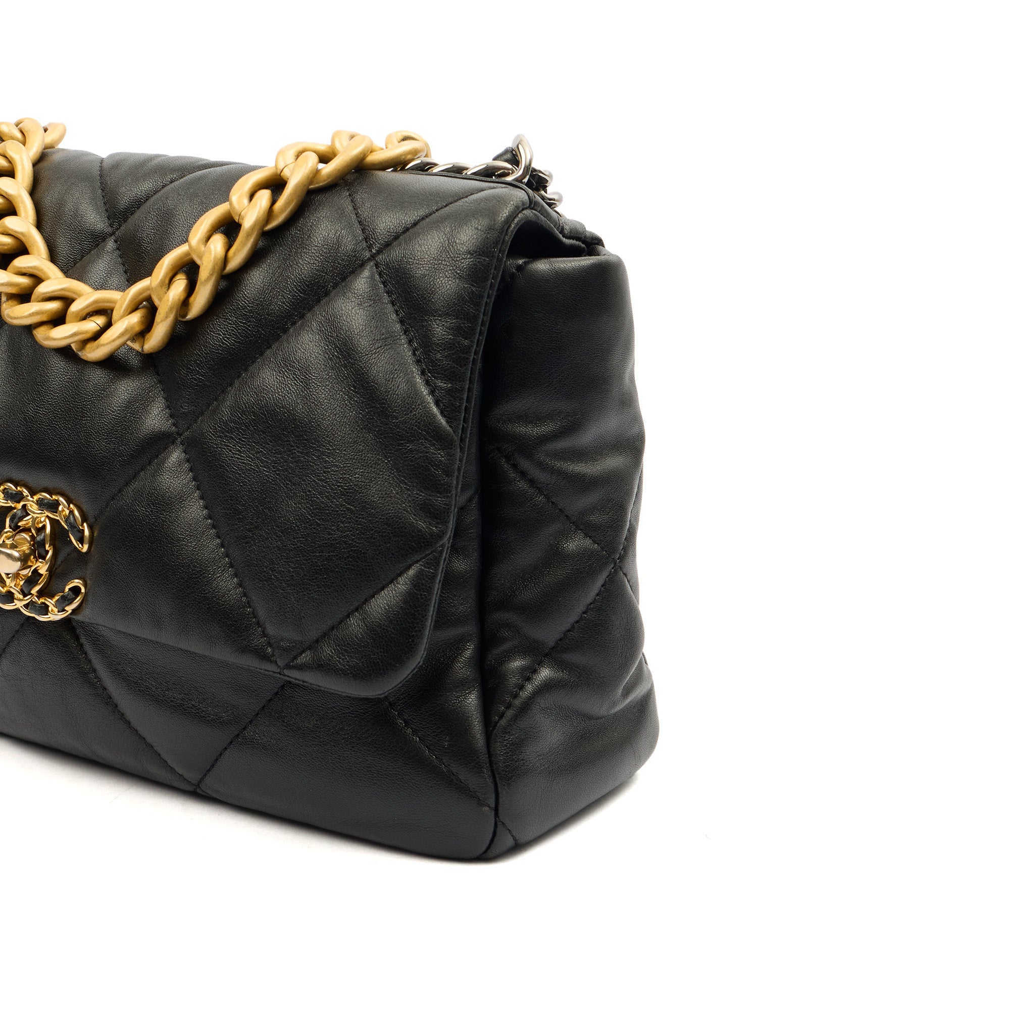 Chanel Shoulder Bag Chanel 19 in Black, Calfskin Leather