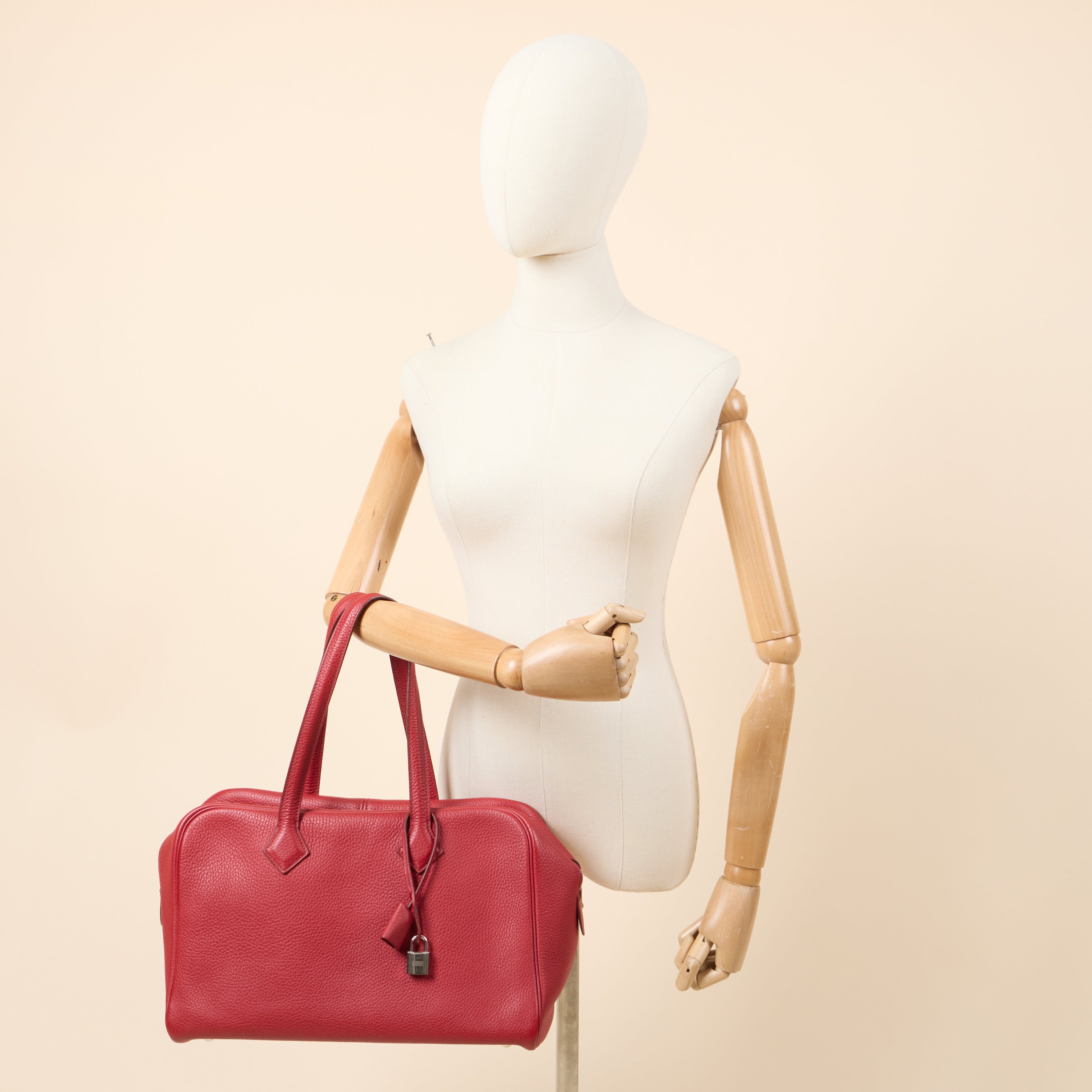 Hermes Tote Victoria 35 in Rouge Vif, Togo Leather