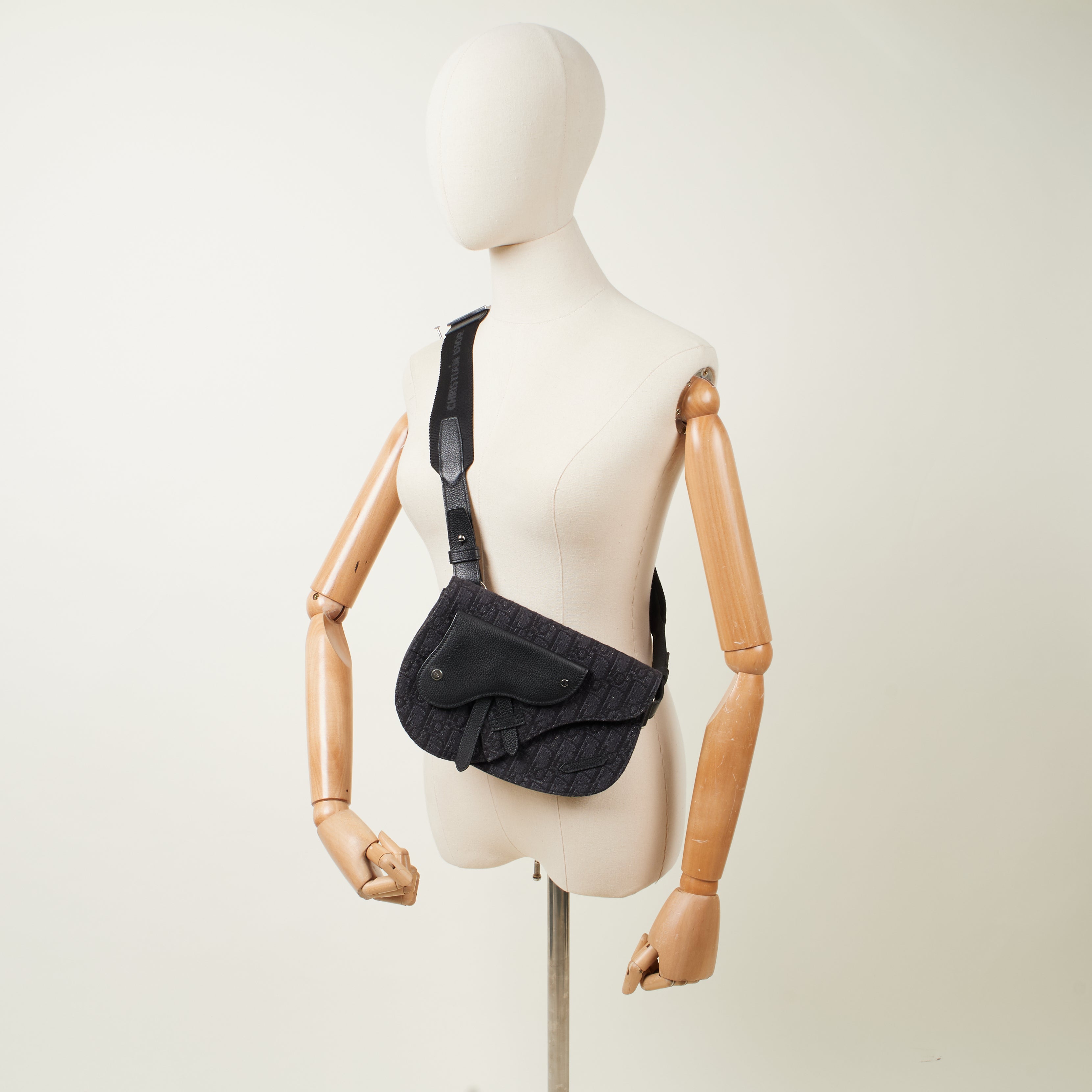 Christian Dior Cross Body Homme - Saddle Bag in Black, Fabric