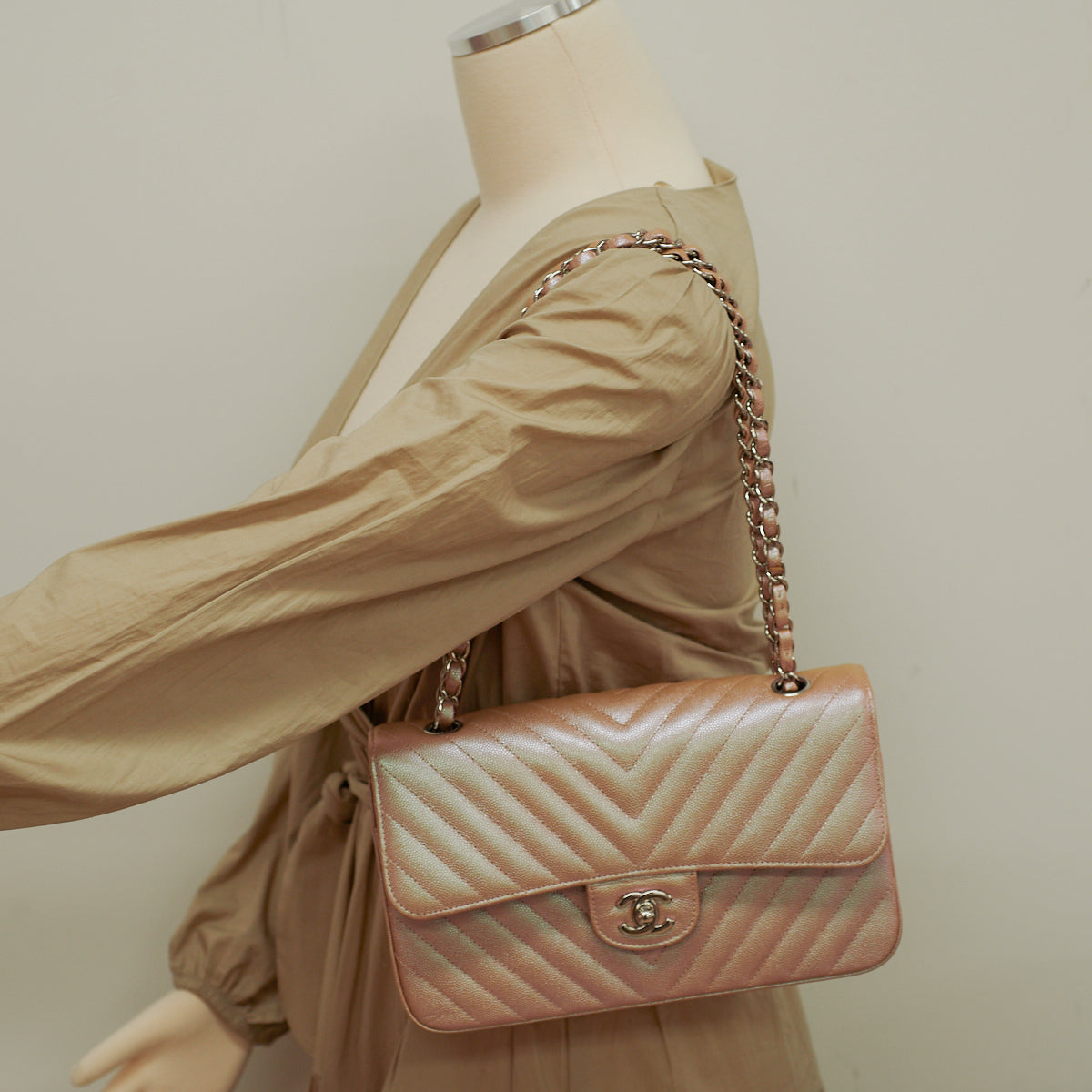 Chanel Classic Flap Medium 17B Rose Gold Caviar SHW