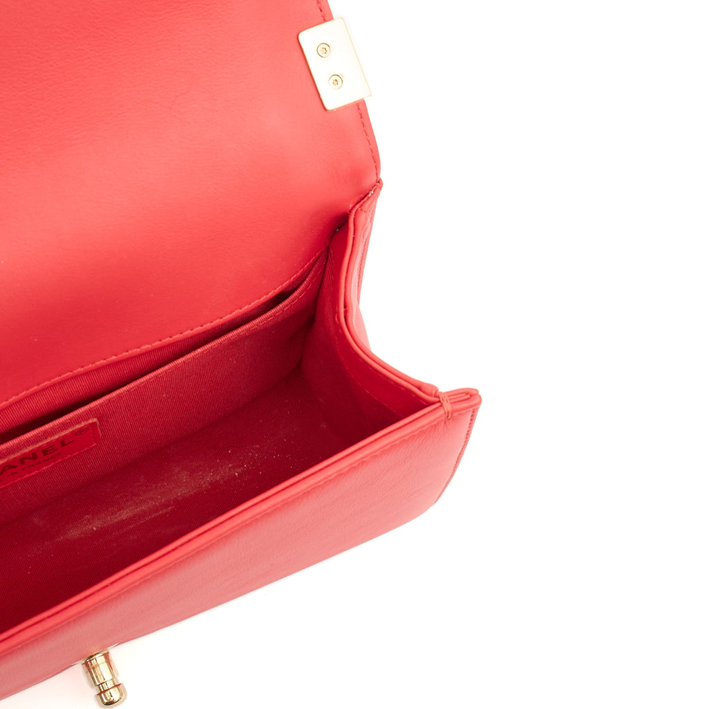 Chanel Shoulder Bag Boy - Medium in Pink, Calfskin Leather