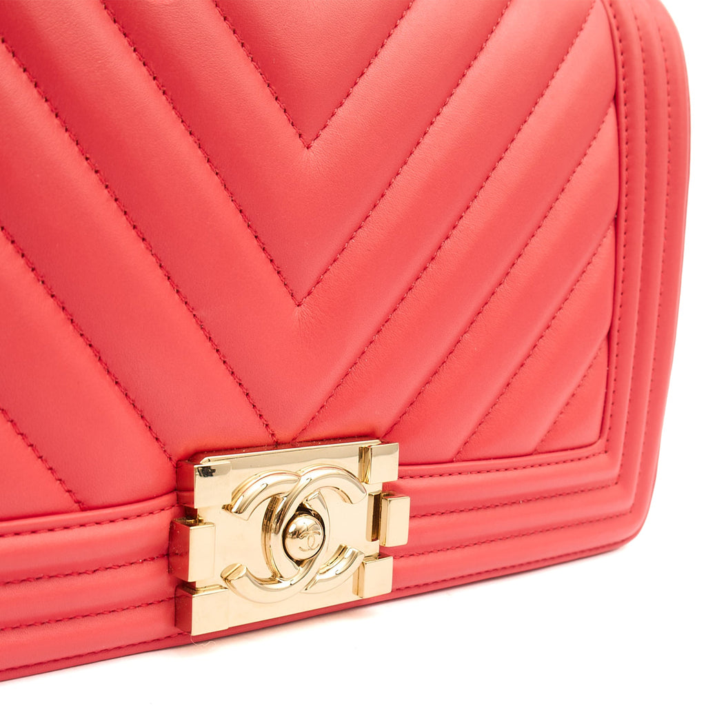 Chanel Shoulder Bag Boy - Medium in Pink, Calfskin Leather