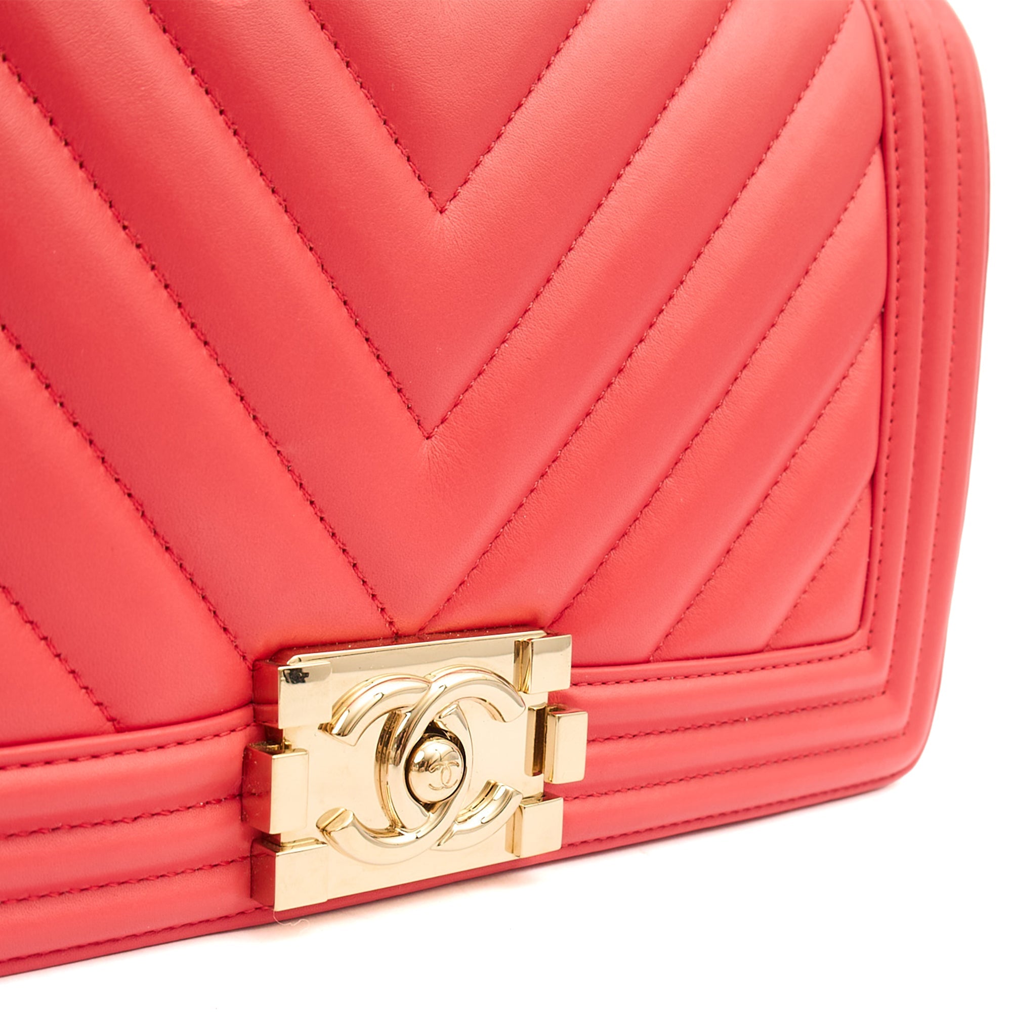 Chanel Shoulder Bag Boy - Medium in Pink, Calfskin Leather