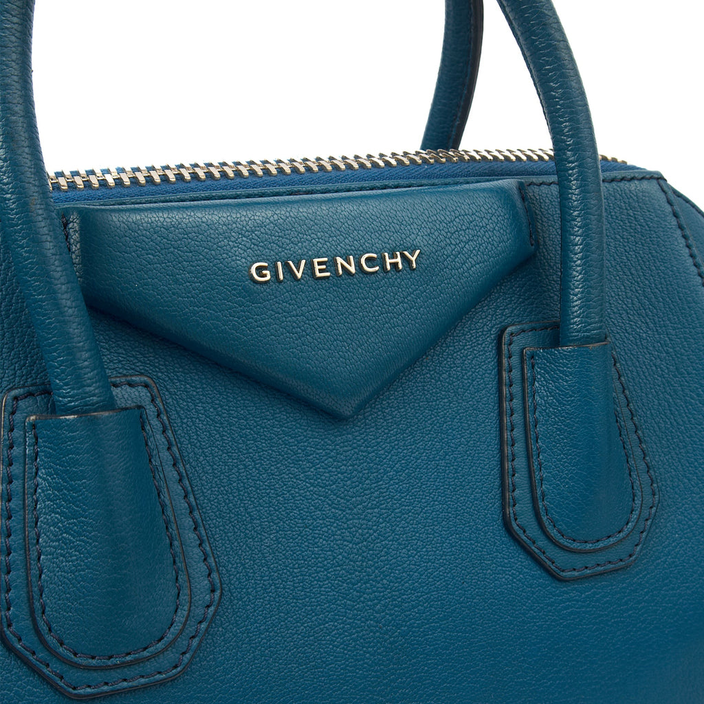 Givenchy Top Handle Antigona - Small in Blue, Leather