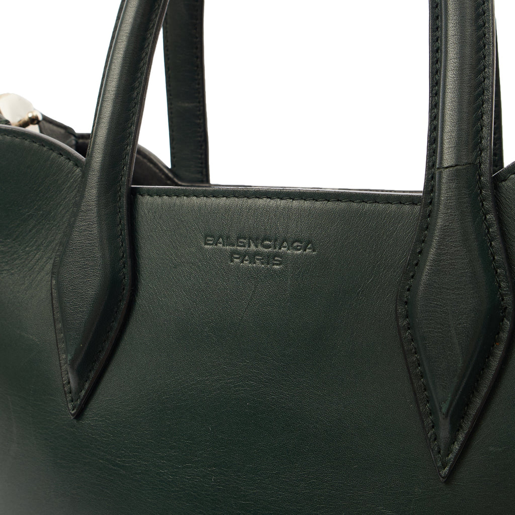 Balenciaga Tote Maillon Tote in Green, Leather