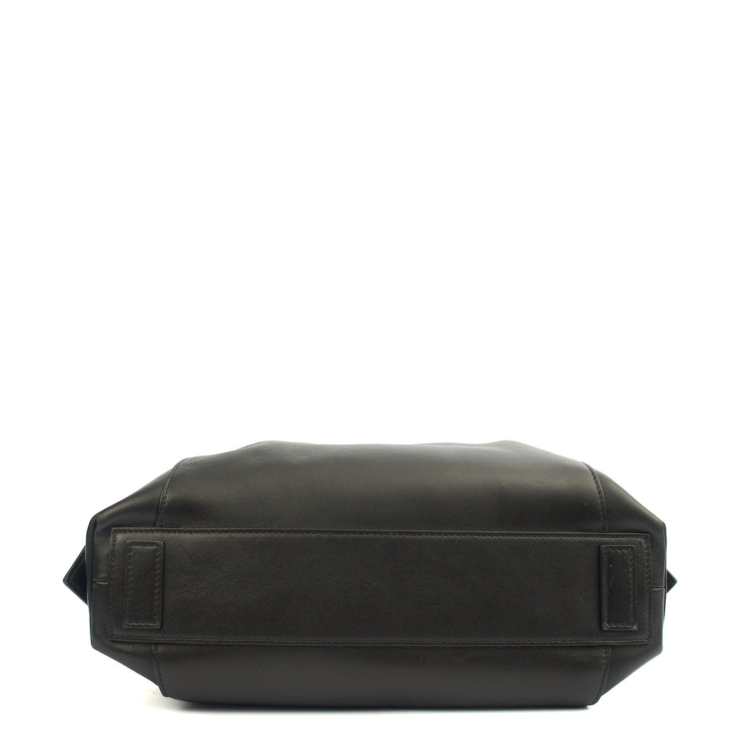 Givenchy Shoulder Bag Antigona Soft - Medium in Black, Leather