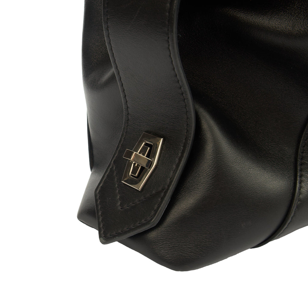 Givenchy Shoulder Bag Antigona Soft - Medium in Black, Leather