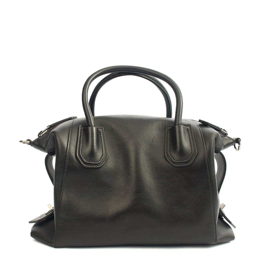 Givenchy Shoulder Bag Antigona Soft - Medium in Black, Leather
