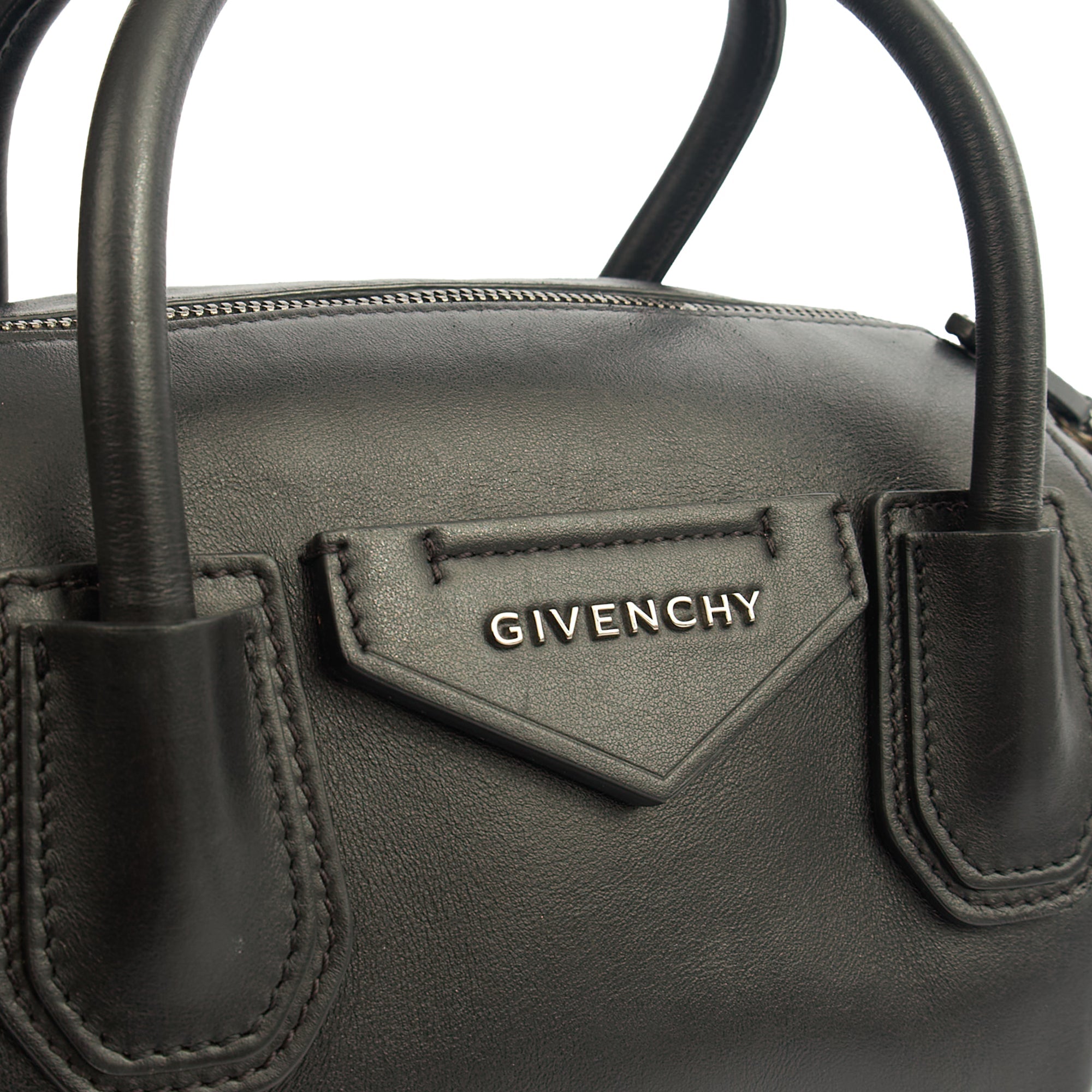 Givenchy Shoulder Bag Antigona Soft - Medium in Black, Leather