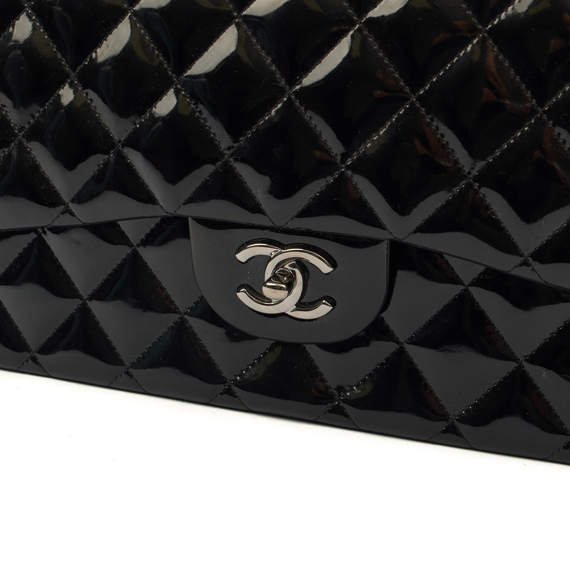 Chanel Shoulder Bag Classic Double Flap - Medium in Black, Patent Leather