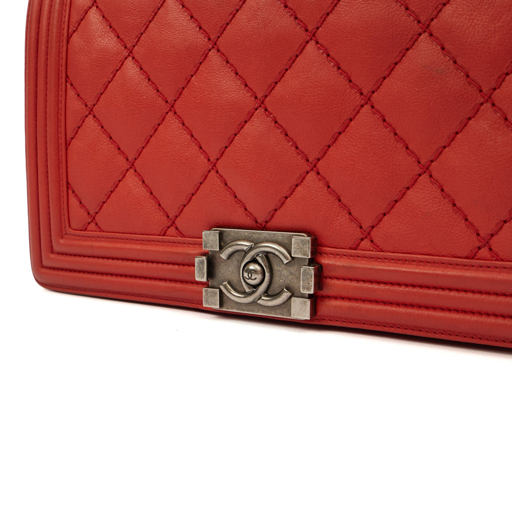 Chanel Shoulder Bag Boy - Medium in Red, Calfskin Leather