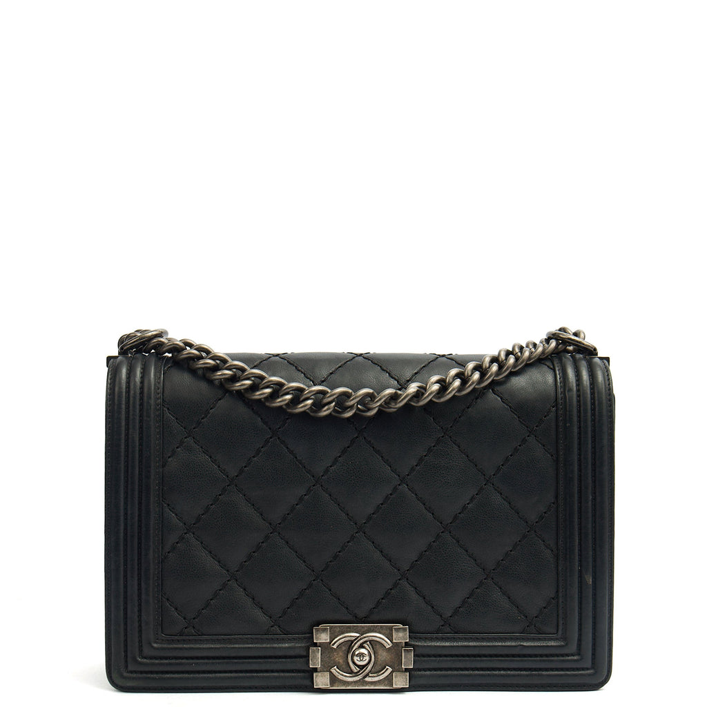 Chanel Shoulder Bag Boy - New Medium in Black, Calfskin Leather