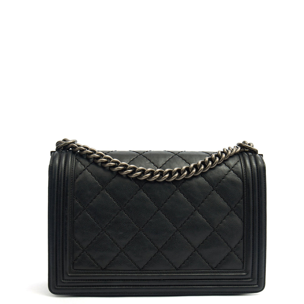 Chanel Shoulder Bag Boy - New Medium in Black, Calfskin Leather