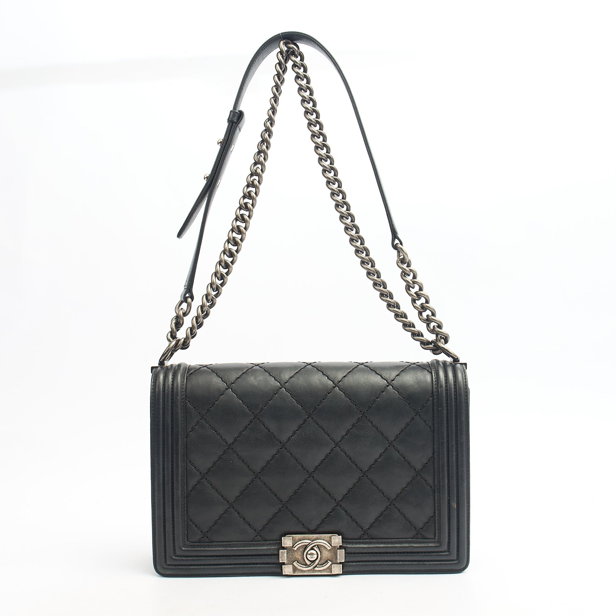 Chanel Shoulder Bag Boy - New Medium in Black, Calfskin Leather