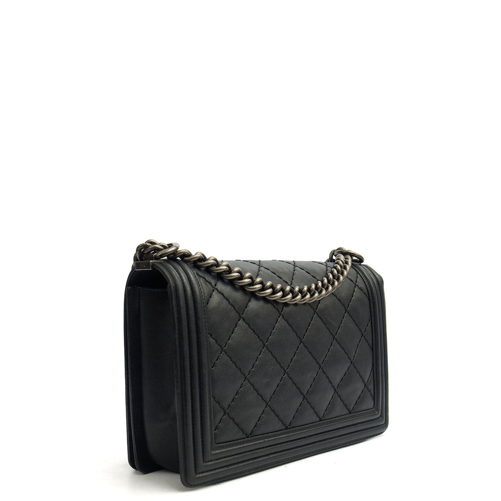 Chanel Shoulder Bag Boy - New Medium in Black, Calfskin Leather