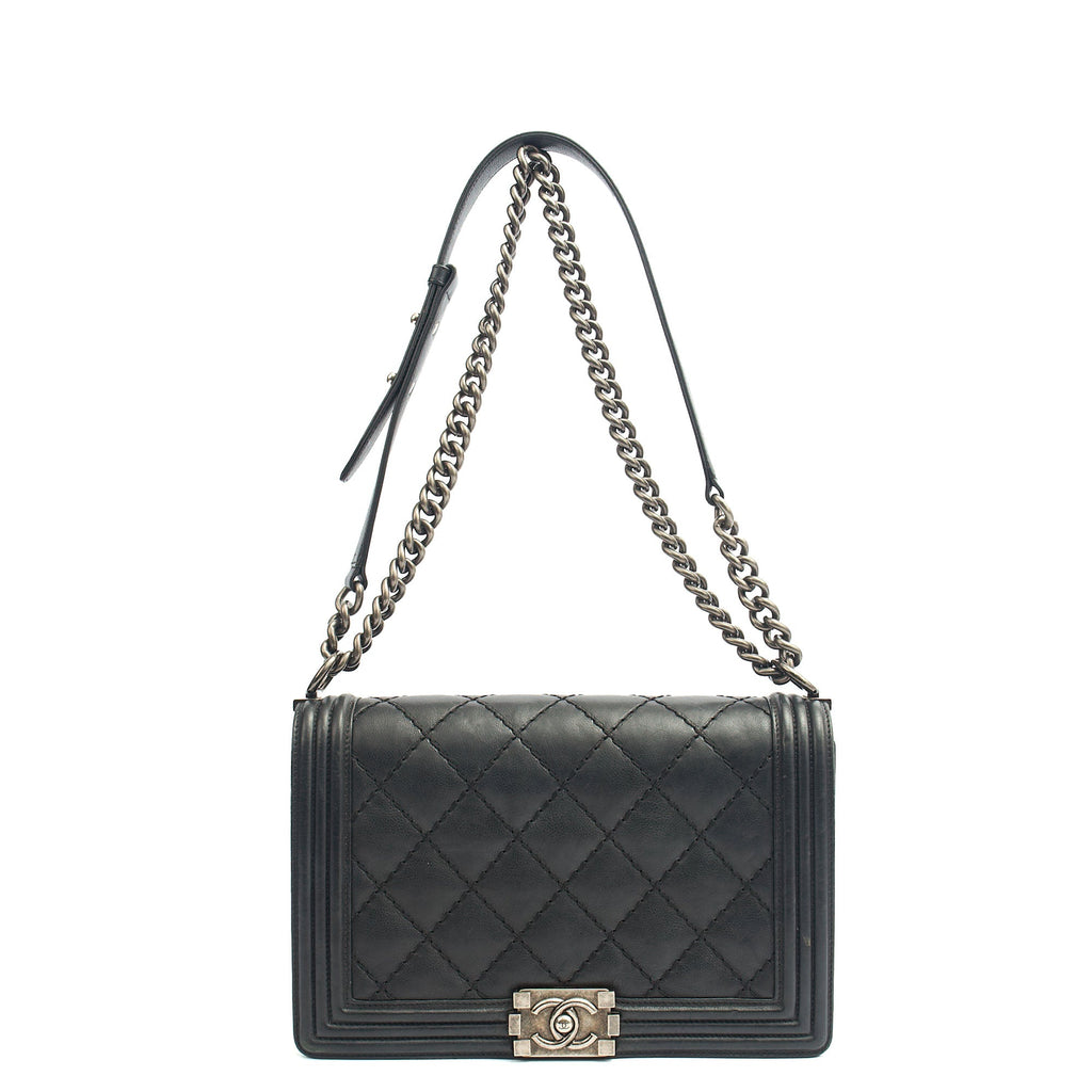 Chanel Shoulder Bag Boy - New Medium in Black, Calfskin Leather