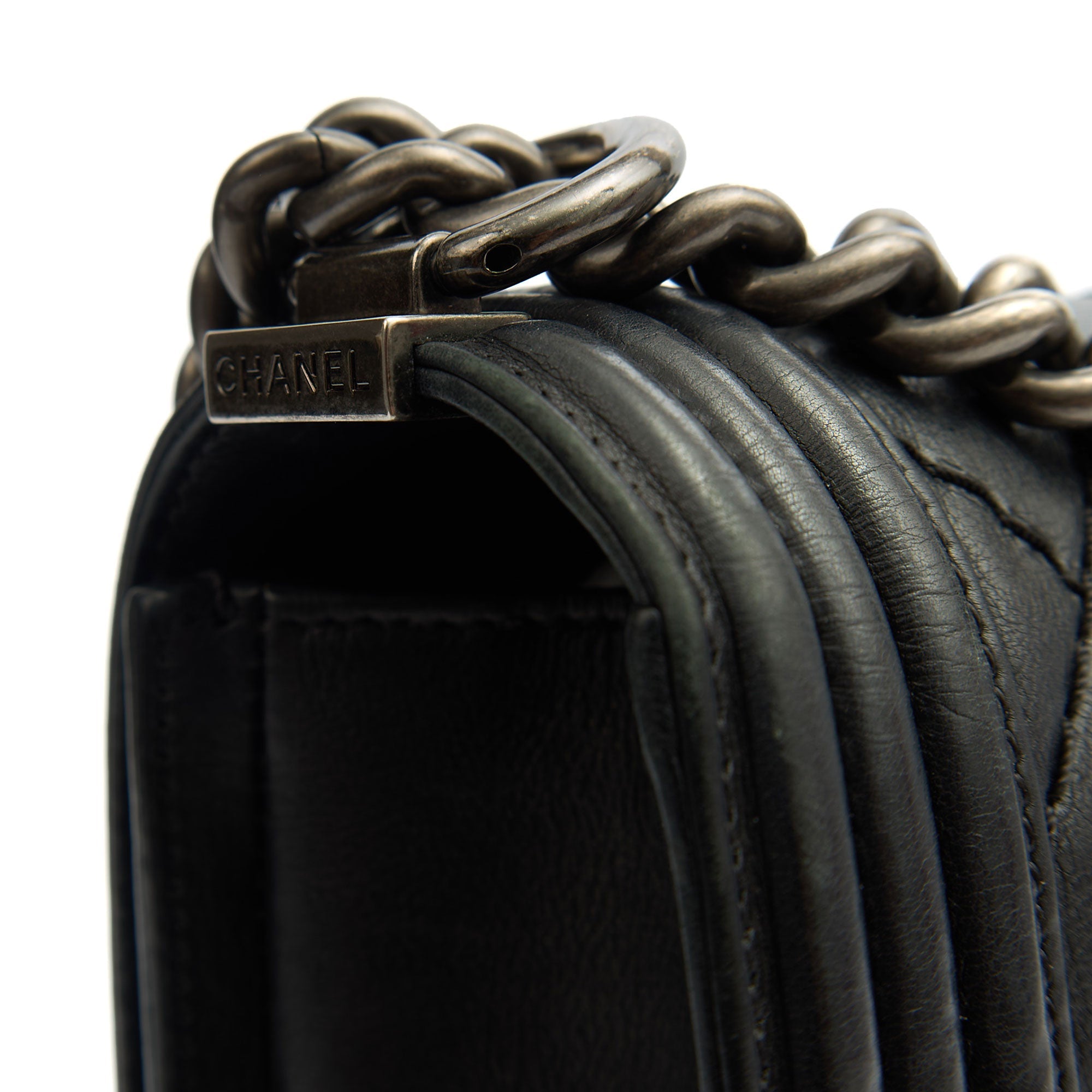 Chanel Shoulder Bag Boy - New Medium in Black, Calfskin Leather