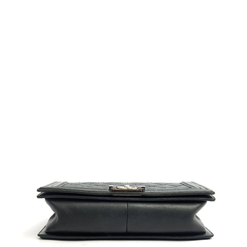Chanel Shoulder Bag Boy - New Medium in Black, Calfskin Leather