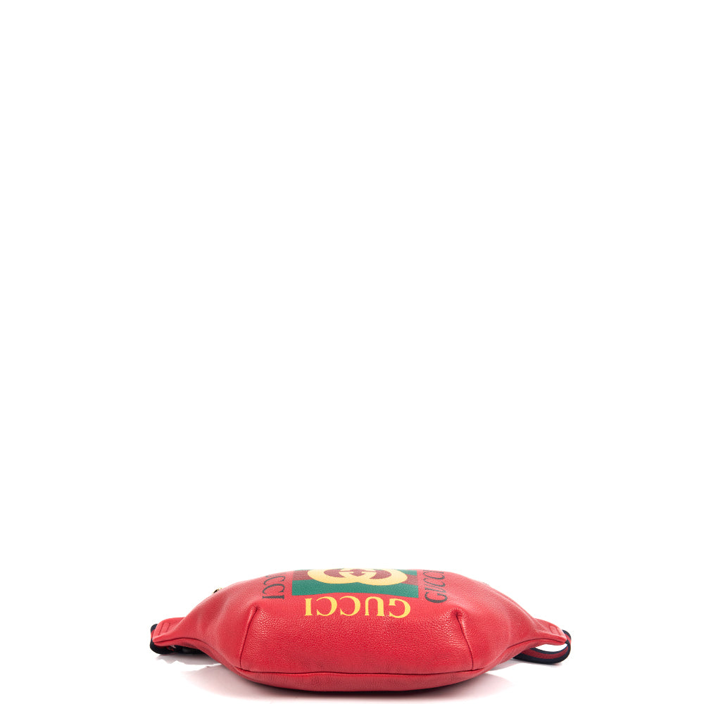 Gucci Bum Bag in Red, Leather