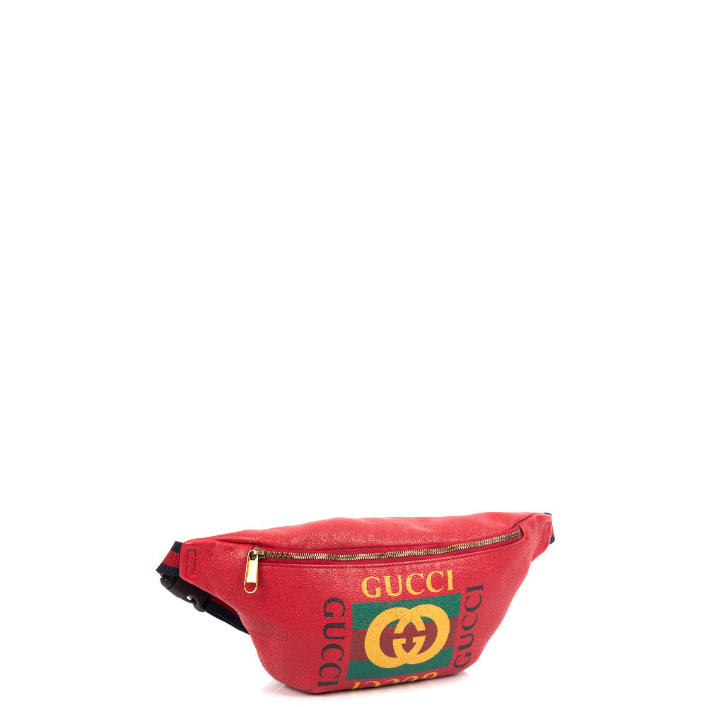 Gucci Bum Bag in Red, Leather