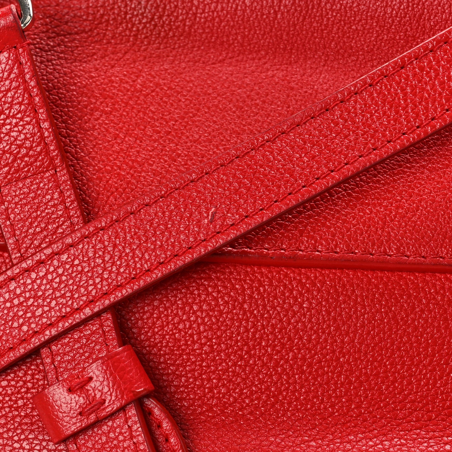 Soft Calfskin Lockme II Top Handle Rubis