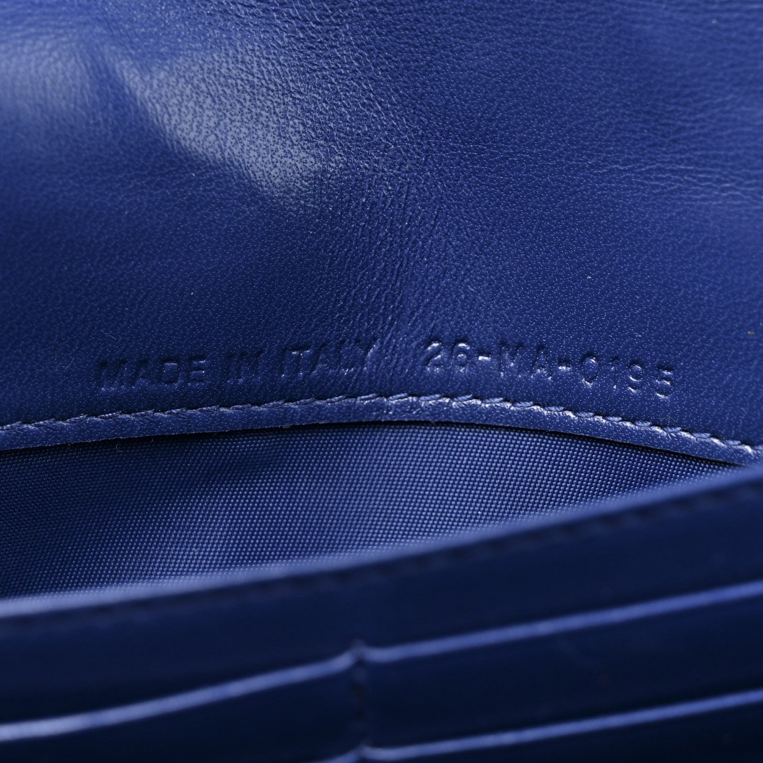 Grained Calfskin Diorama Wallet On Chain Blue