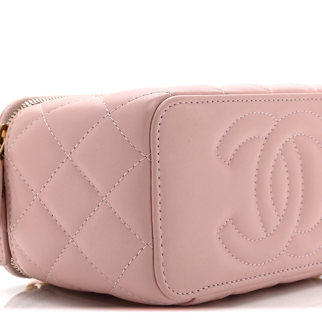 Caviar Quilted Pearl Enamel Small Vanity Case With Chain Light Pink