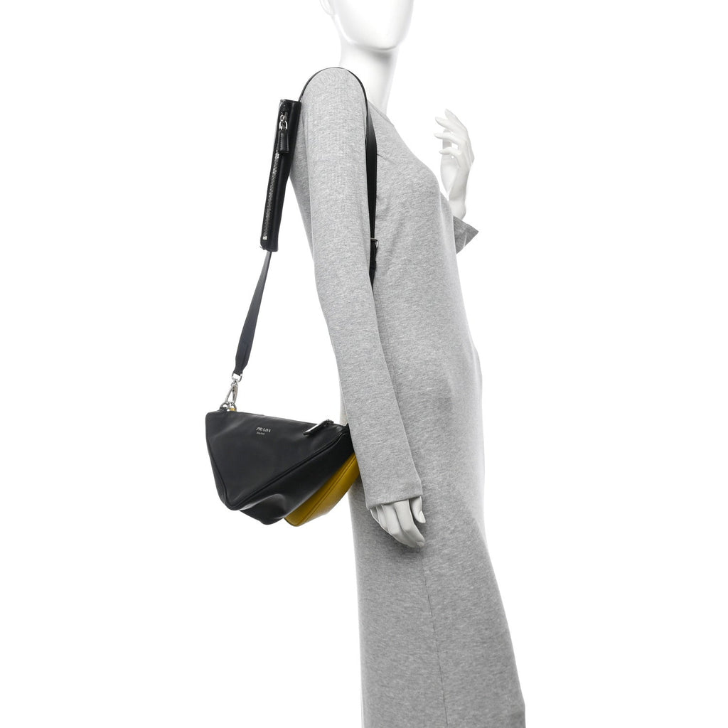 Vitello Saffiano Cuir Double Triangle Shoulder Bag Black Sole
