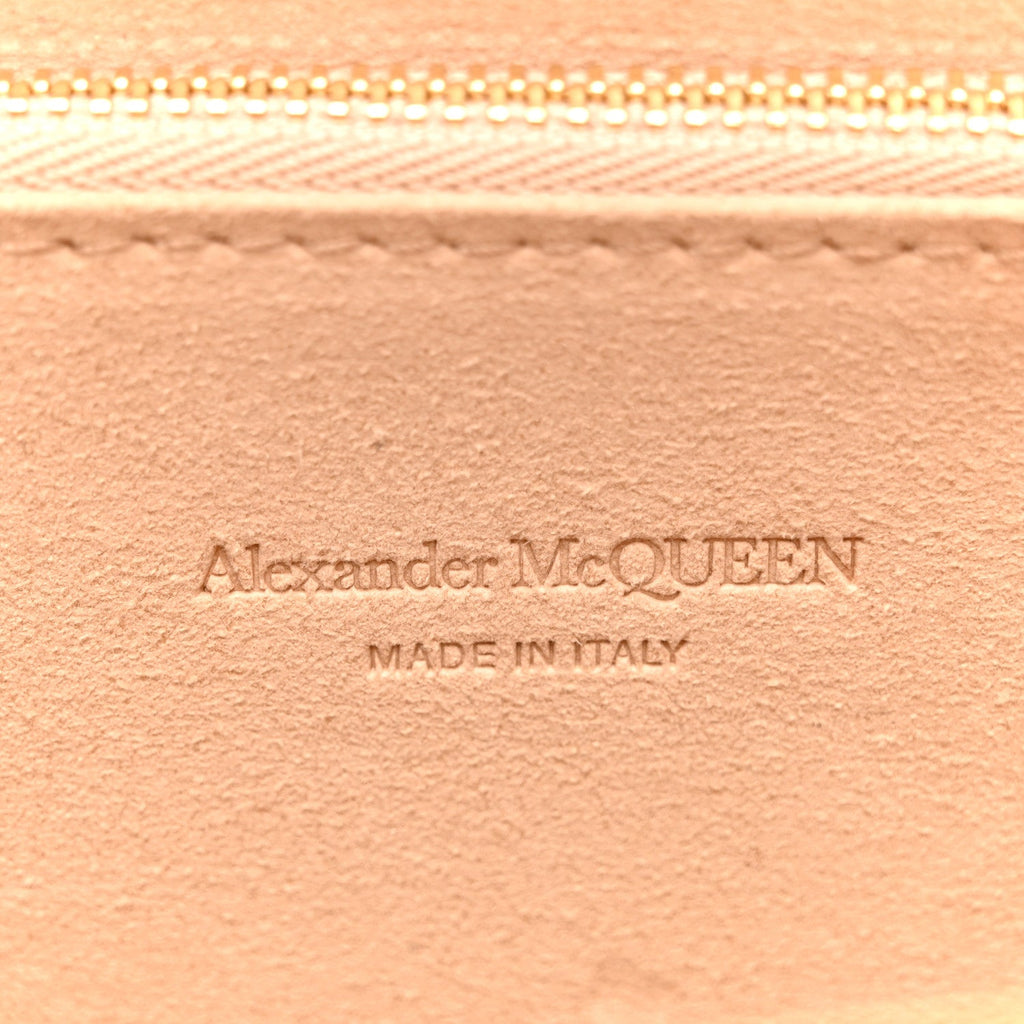 Calfskin Crocodile Embossed Knuckle Flat Clutch Black Gold