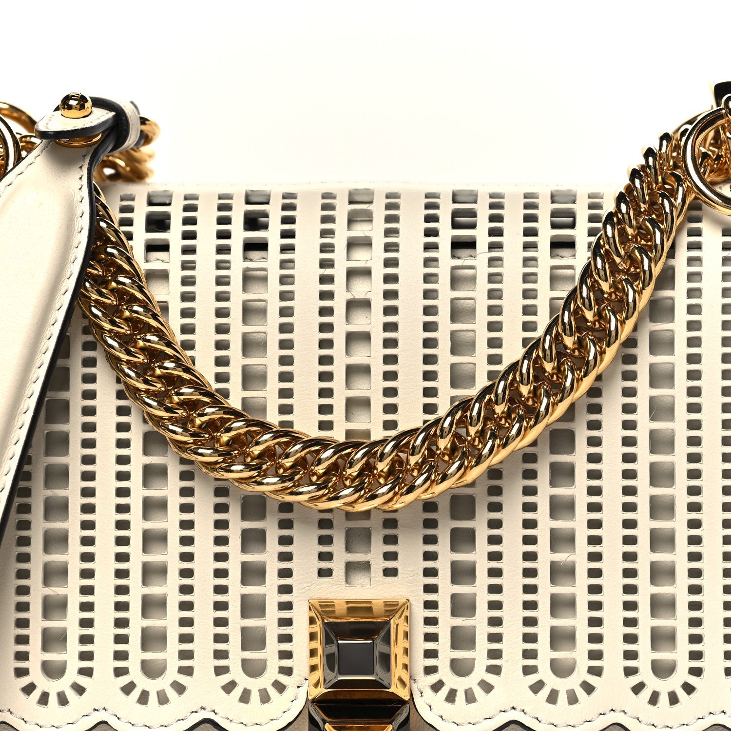 Vitello Grace Openwork Small Kan I Shoulder Bag White Ice